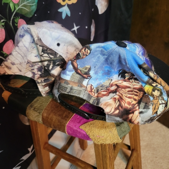 Attack on Titan Caps - Pick - Good condition! - Picture 6 of 8